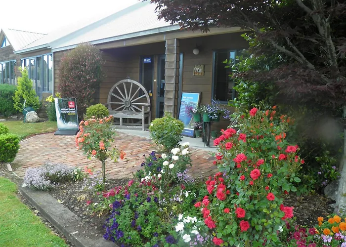 Motel: Lakefront Lodge